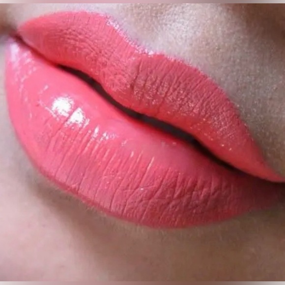 💄 MAC Toying Around - Amplified Creme Lipstick 💄 🌟 RARE🌟 - Picture 4 of 8